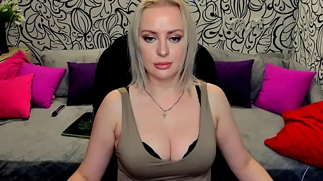 Snapshot of Hotdreamhere chatting on 12/06/24, 02:49 Hotdreamhere online show from 12/06/24, 02:49