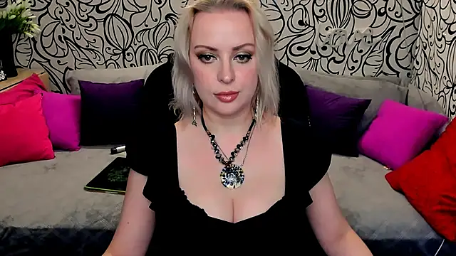 Snapshot of Hotdreamhere chatting on 12/27/24, 12:01 Hotdreamhere online show from 12/27/24, 12:01