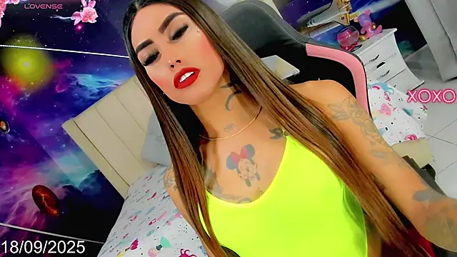 Snapshot of Nella_Dolls chatting on 09/18/25, 11:18 Nella Dolls online show from 09/18/25, 11:18