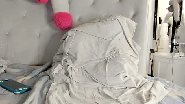 Snapshot of Burlesque_XlX chatting on 09/12/25, 05:18 Burlesque XlX online show from 09/12/25, 05:18