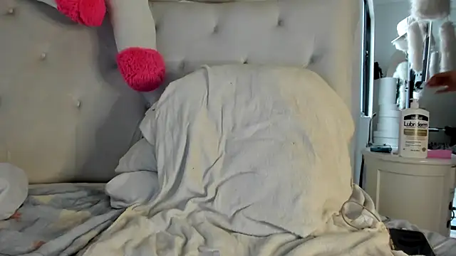 Snapshot of Burlesque_XlX chatting on 09/15/25, 02:06 Burlesque XlX online show from 09/15/25, 02:06