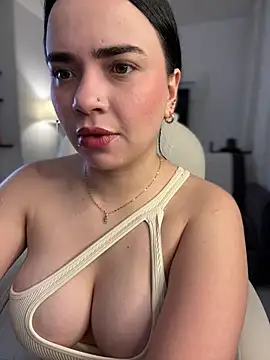 Snapshot of GeorginaJones chatting on 02/02/25, 12:09 GeorginaJones online show from 02/02/25, 12:09