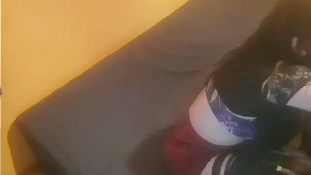 Snapshot of Lillisissi chatting on 12/17/25, 10:05 Lillisissi online show from 12/17/25, 10:05