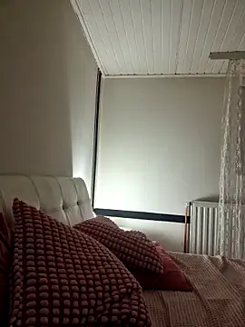 Snapshot of TamaraSavage chatting on 12/18/24, 12:29 TamaraSavage online show from 12/18/24, 12:29