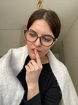 little belucci online show from 02/09/25, 01:03