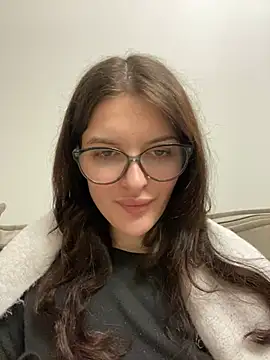 little belucci online show from 02/09/25, 04:29