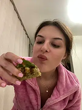 little belucci online show from 03/19/25, 06:12