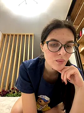 little belucci online show from 10/22/25, 03:34