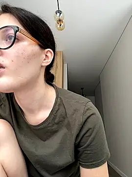 little belucci online show from 11/06/25, 10:38