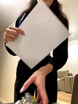 little belucci online show from 12/04/25, 05:32