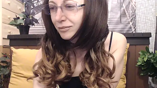 Snapshot of lilianleight chatting on 04/13/26, 10:32 lilianleight online show from 04/13/26, 10:32