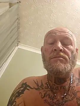 Snapshot of Happytats chatting on 11/01/25, 01:29 Happytats online show from 11/01/25, 01:29