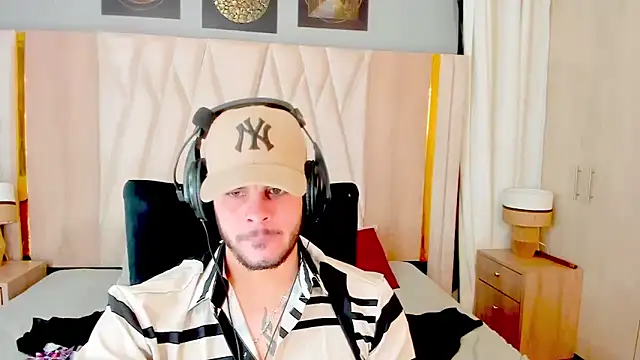 hottstuffx69 online show from 11/06/25, 02:45