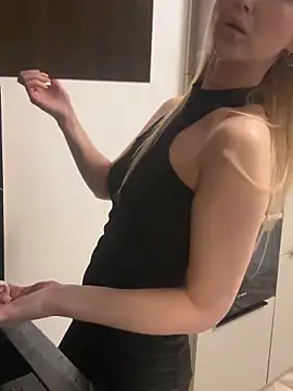 Snapshot of HotyPlays chatting on 02/18/25, 12:06 HotyPlays online show from 02/18/25, 12:06