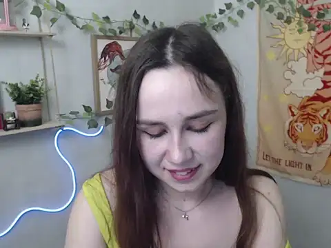 Snapshot of VeryVeryVeryShy_ chatting on 04/18/26, 05:50 VeryVeryVeryShy online show from 04/18/26, 05:50