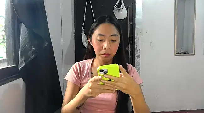 Snapshot of ErikaJayne4u chatting on 12/05/24, 04:20 ErikaJayne4u online show from 12/05/24, 04:20