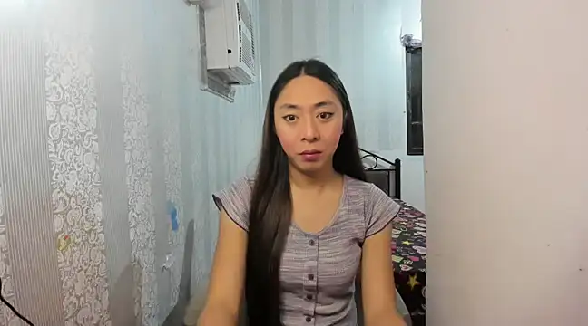 Snapshot of ErikaJayne4u chatting on 03/17/25, 04:29 ErikaJayne4u online show from 03/17/25, 04:29