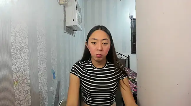 Snapshot of ErikaJayne4u chatting on 03/20/25, 05:02 ErikaJayne4u online show from 03/20/25, 05:02