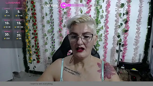 Snapshot of bety-cum2 chatting on 12/14/24, 10:13 bety-cum2 online show from 12/14/24, 10:13