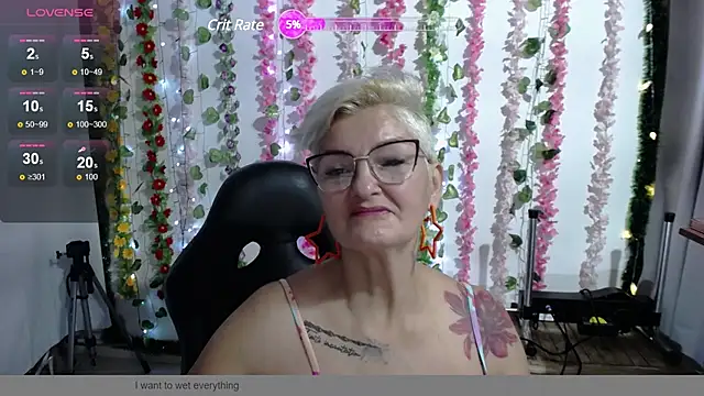 Snapshot of bety-cum2 chatting on 12/15/24, 10:07 bety-cum2 online show from 12/15/24, 10:07