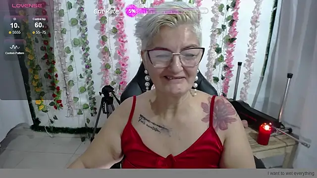 Snapshot of bety-cum2 chatting on 12/17/24, 10:23 bety-cum2 online show from 12/17/24, 10:23