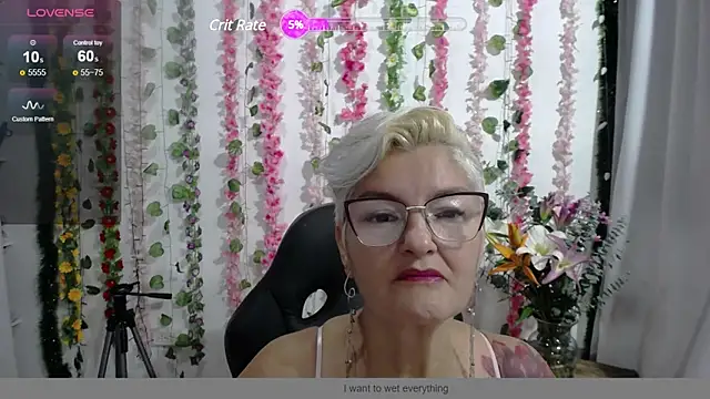Snapshot of bety-cum2 chatting on 12/20/24, 09:54 bety-cum2 online show from 12/20/24, 09:54