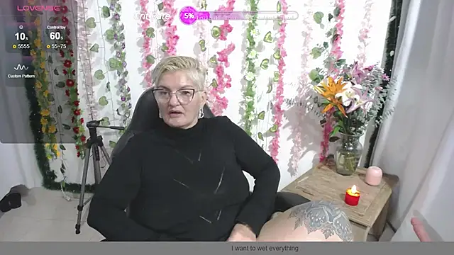 Snapshot of bety-cum2 chatting on 12/22/24, 09:44 bety-cum2 online show from 12/22/24, 09:44