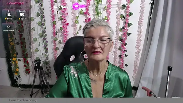Snapshot of bety-cum2 chatting on 01/11/25, 10:29 bety-cum2 online show from 01/11/25, 10:29