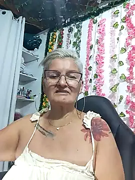 Snapshot of bety-cum2 chatting on 01/11/25, 08:43 bety-cum2 online show from 01/11/25, 08:43