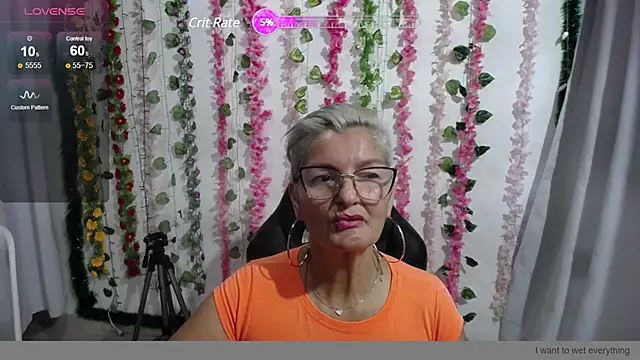 Snapshot of bety-cum2 chatting on 01/12/25, 12:44 bety-cum2 online show from 01/12/25, 12:44