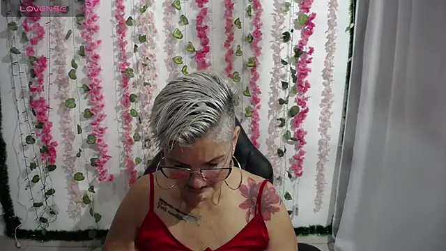 Snapshot of bety-cum2 chatting on 02/04/25, 01:38 bety-cum2 online show from 02/04/25, 01:38