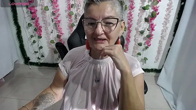 Snapshot of bety-cum2 chatting on 02/07/25, 02:15 bety-cum2 online show from 02/07/25, 02:15
