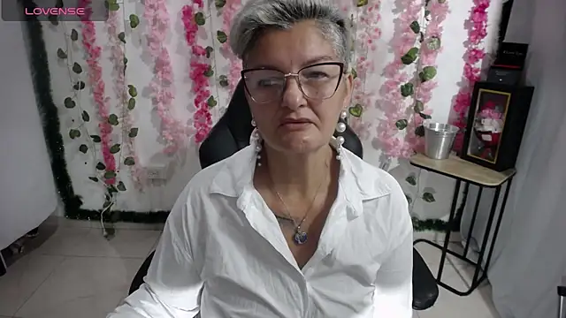 Snapshot of bety-cum2 chatting on 02/17/25, 11:13 bety-cum2 online show from 02/17/25, 11:13