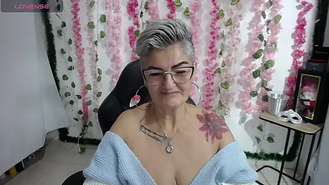 Snapshot of bety-cum2 chatting on 02/19/25, 08:55 bety-cum2 online show from 02/19/25, 08:55