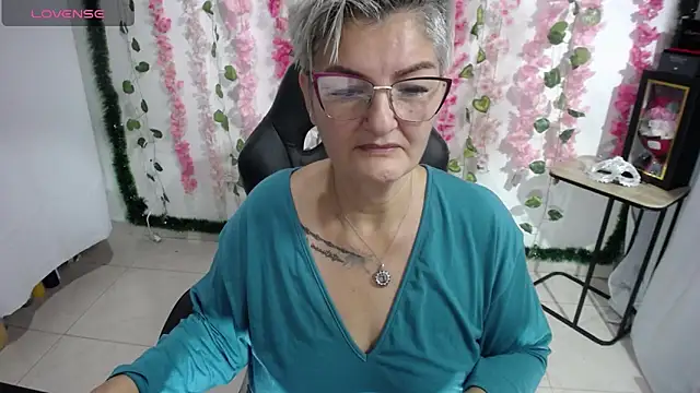 Snapshot of bety-cum2 chatting on 02/23/25, 09:00 bety-cum2 online show from 02/23/25, 09:00