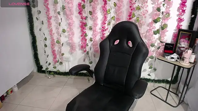 Snapshot of bety-cum2 chatting on 03/01/25, 10:42 bety-cum2 online show from 03/01/25, 10:42