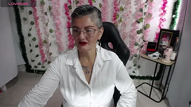 Snapshot of bety-cum2 chatting on 03/03/25, 12:58 bety-cum2 online show from 03/03/25, 12:58
