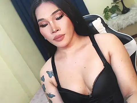 Ur Fantastic Lina online show from 11/03/25, 08:32