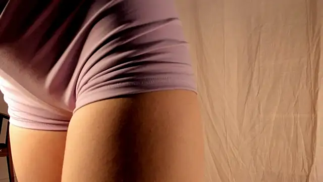 Snapshot of hee_jeen chatting on 02/07/25, 01:47 hee jeen online show from 02/07/25, 01:47