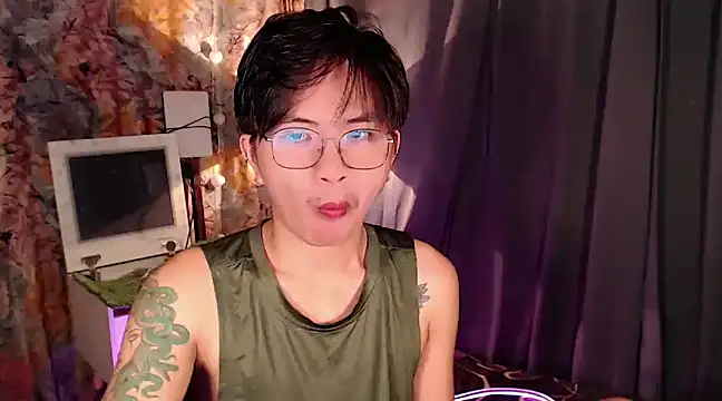 Snapshot of Sexy_Handsome_Drex chatting on 12/25/24, 05:58 Sexy Handsome Drex online show from 12/25/24, 05:58