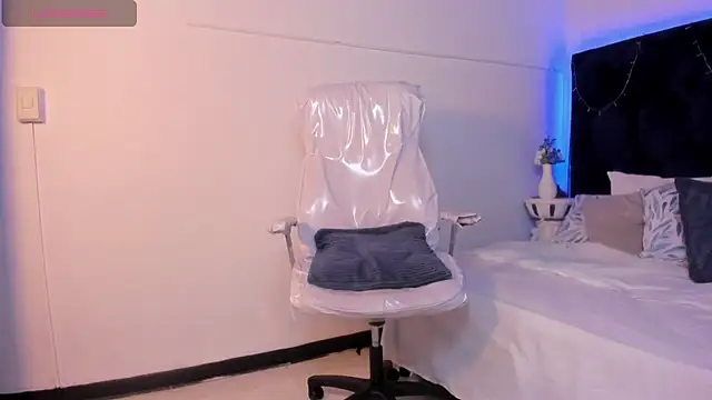 Snapshot of lauren_fit chatting on 02/11/25, 05:29 lauren fit online show from 02/11/25, 05:29