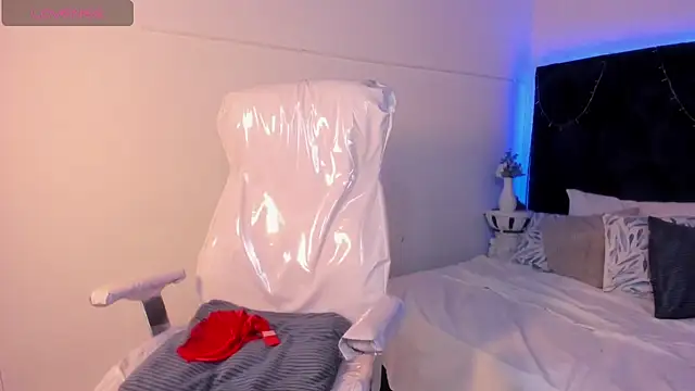 Snapshot of lauren_fit chatting on 02/14/25, 06:08 lauren fit online show from 02/14/25, 06:08