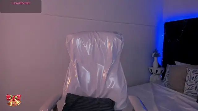 Snapshot of lauren_fit chatting on 02/15/25, 02:33 lauren fit online show from 02/15/25, 02:33