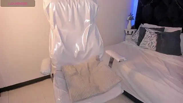 Snapshot of lauren_fit chatting on 02/28/25, 02:09 lauren fit online show from 02/28/25, 02:09