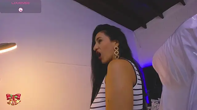 Snapshot of lauren_fit chatting on 03/21/25, 05:45 lauren fit online show from 03/21/25, 05:45