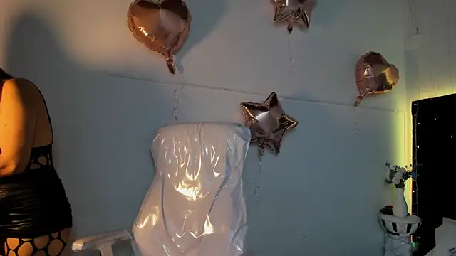 Snapshot of lauren_fit chatting on 11/20/25, 04:40 lauren fit online show from 11/20/25, 04:40