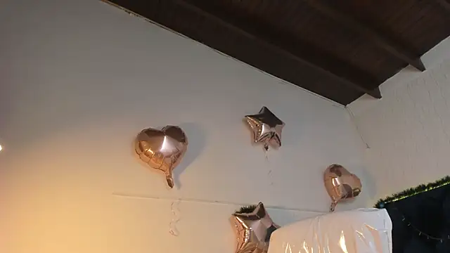 Snapshot of lauren_fit chatting on 12/21/25, 08:16 lauren fit online show from 12/21/25, 08:16