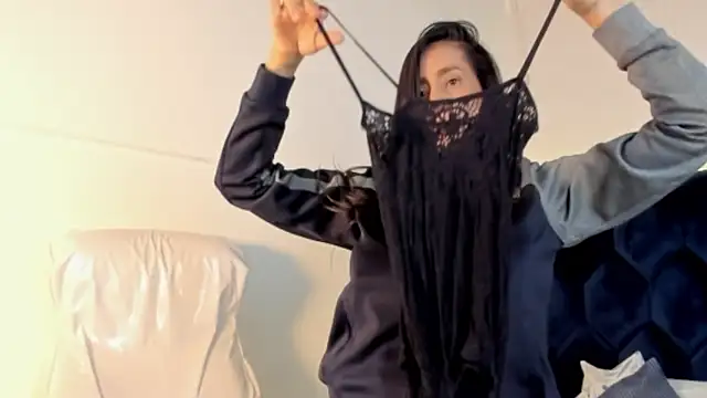 lauren fit online show from 03/18/26, 05:49