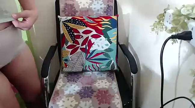 Snapshot of Skinny_regie99xxx chatting on 02/21/25, 02:38 Skinny regie99xxx online show from 02/21/25, 02:38