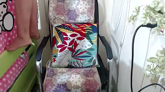 Snapshot of Skinny_regie99xxx chatting on 02/27/25, 12:23 Skinny regie99xxx online show from 02/27/25, 12:23